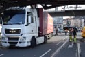 LKW blieb unter Bruecke haengen Koeln Deutz Opladenerstr Deutz Muelheimerstr P096